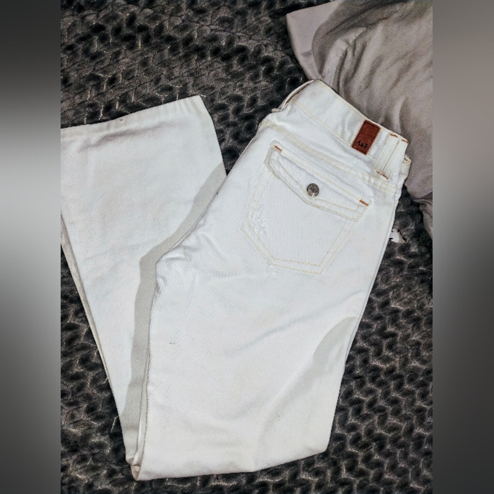 Abercrombie & Fitch White Denim Boot Cut Size 6